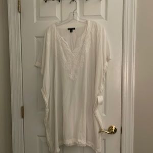 Sak’s Fifth Avenue white bohemian cover up. Size M